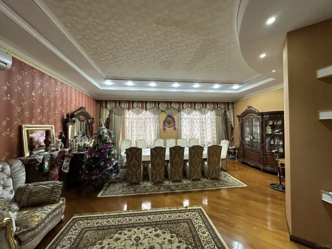 Satılır 8 otaqlı həyət evi 620 m²