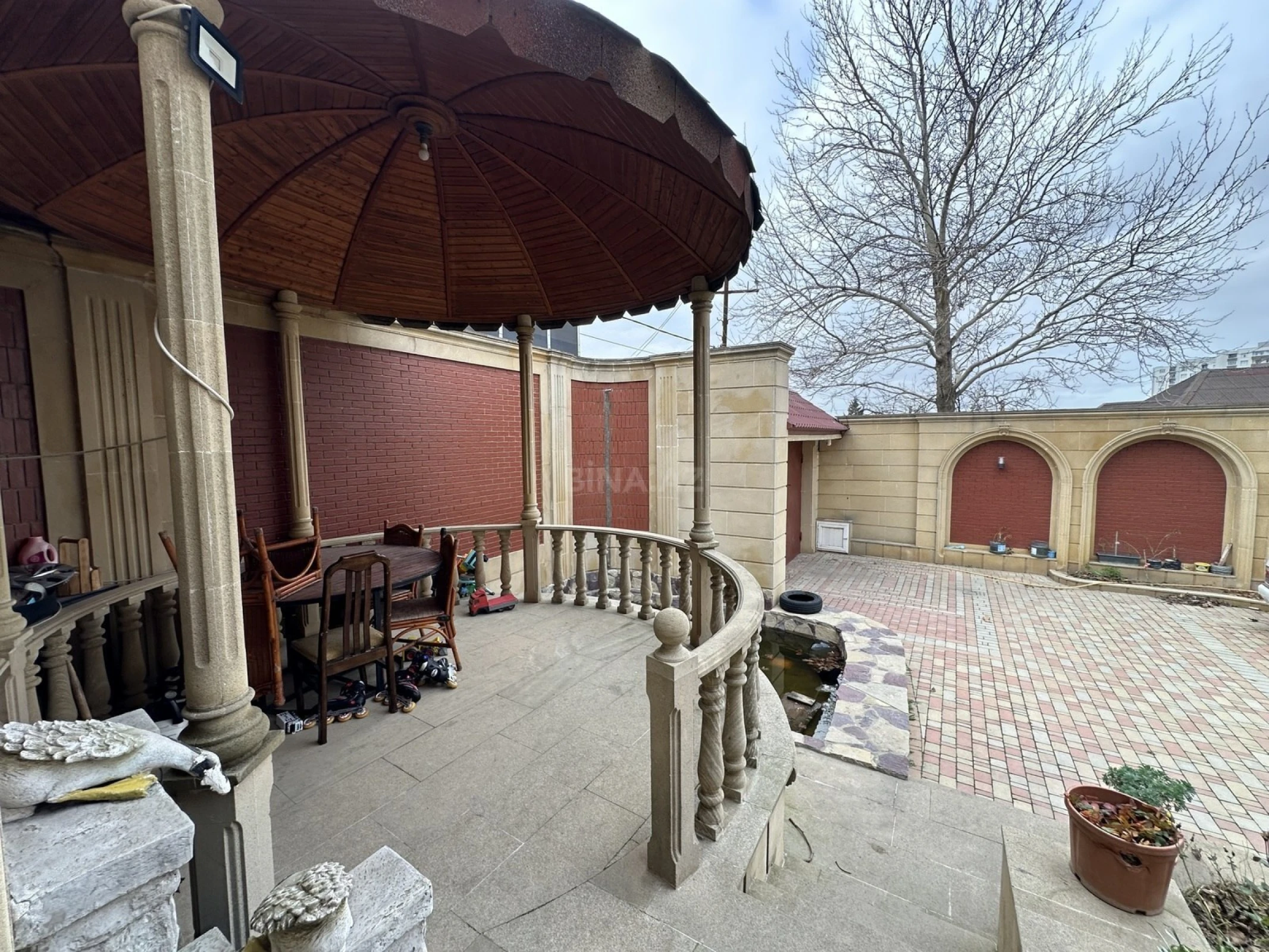 Satılır 8 otaqlı həyət evi 620 m²