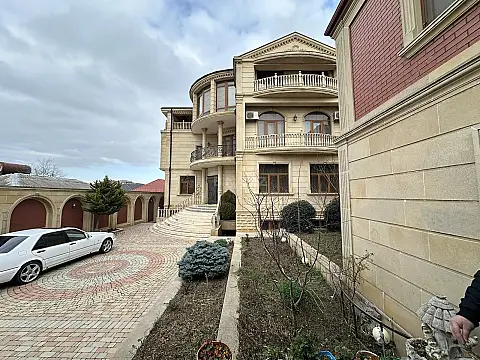 Satılır 8 otaqlı həyət evi 620 m²