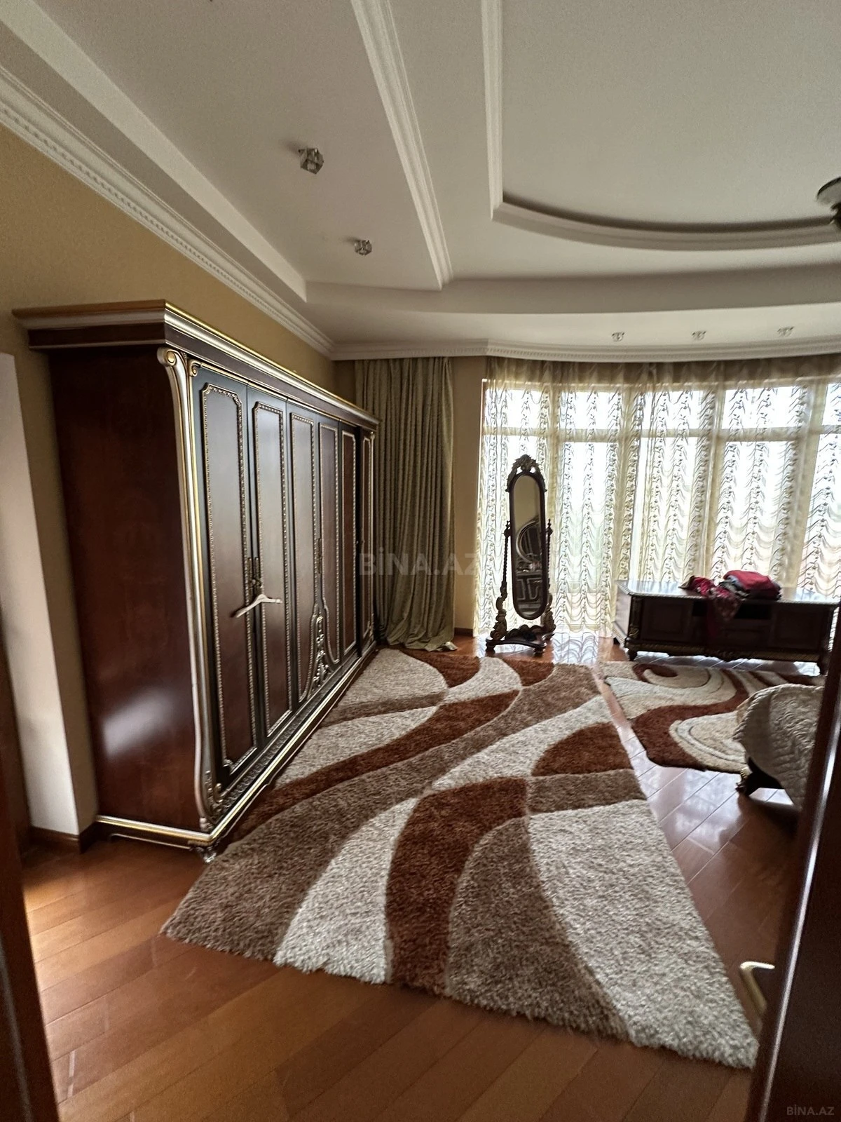 Satılır 8 otaqlı həyət evi 620 m²