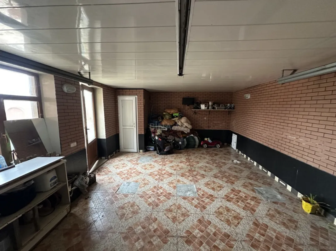 Satılır 8 otaqlı həyət evi 620 m²