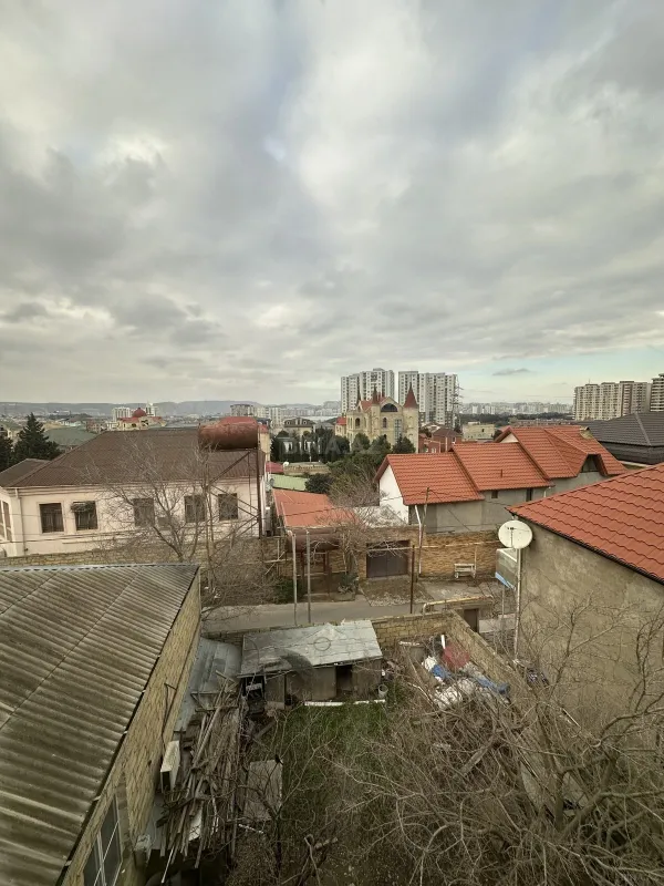 Satılır 8 otaqlı həyət evi 620 m²