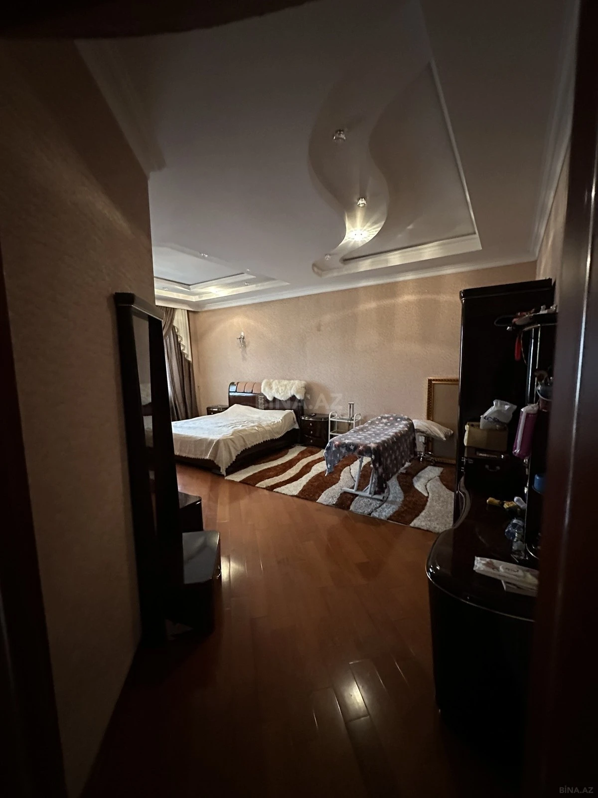 Satılır 8 otaqlı həyət evi 620 m²