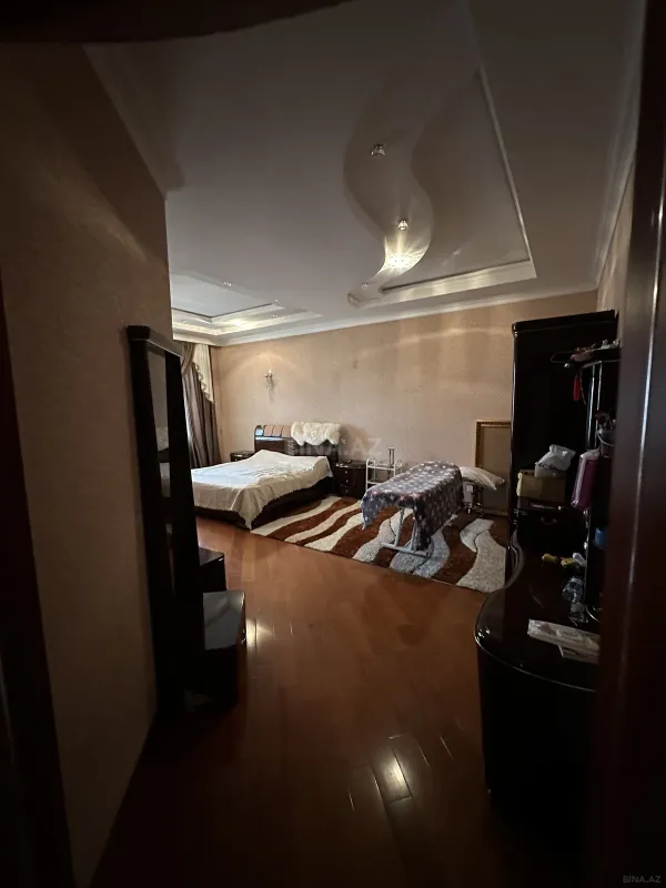 Satılır 8 otaqlı həyət evi 620 m²