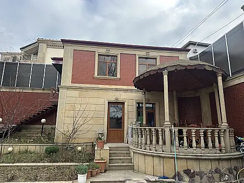 Satılır 8 otaqlı həyət evi 620 m²