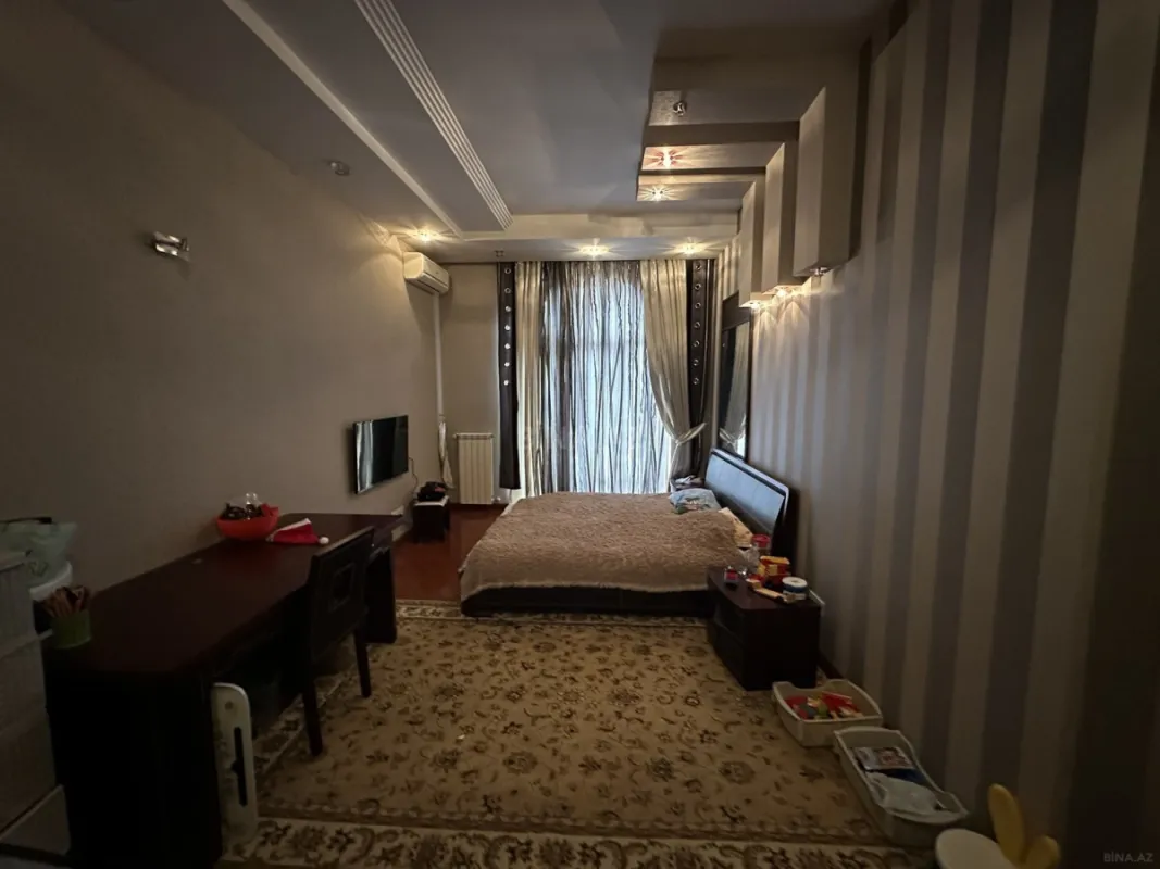 Satılır 8 otaqlı həyət evi 620 m²