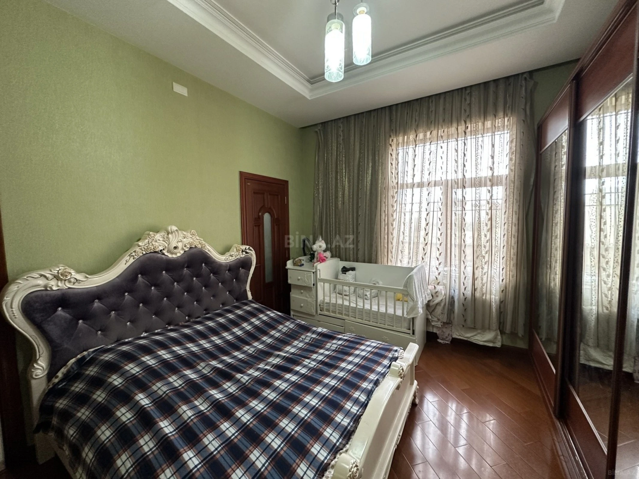Satılır 8 otaqlı həyət evi 620 m²