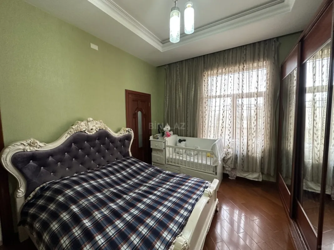 Satılır 8 otaqlı həyət evi 620 m²