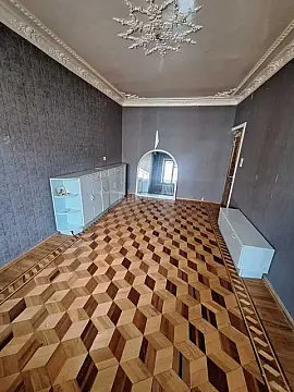 Satılır 4 otaqlı mənzil 110 m²