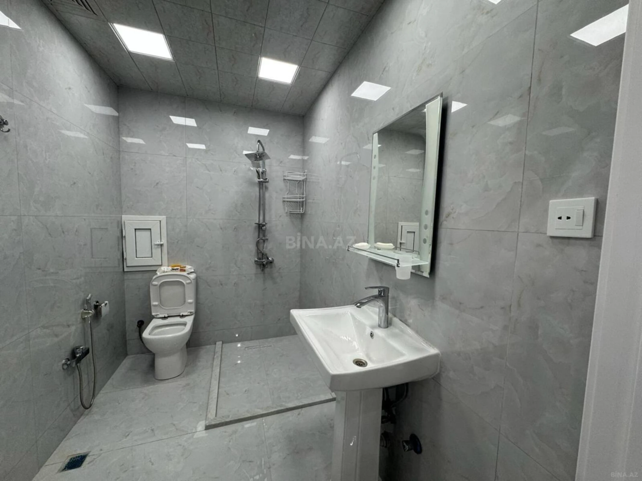 Kirayə verilir 2 otaqlı mənzil 60 m²