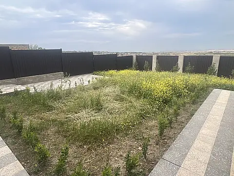 Satılır 5 otaqlı həyət evi 234 m²