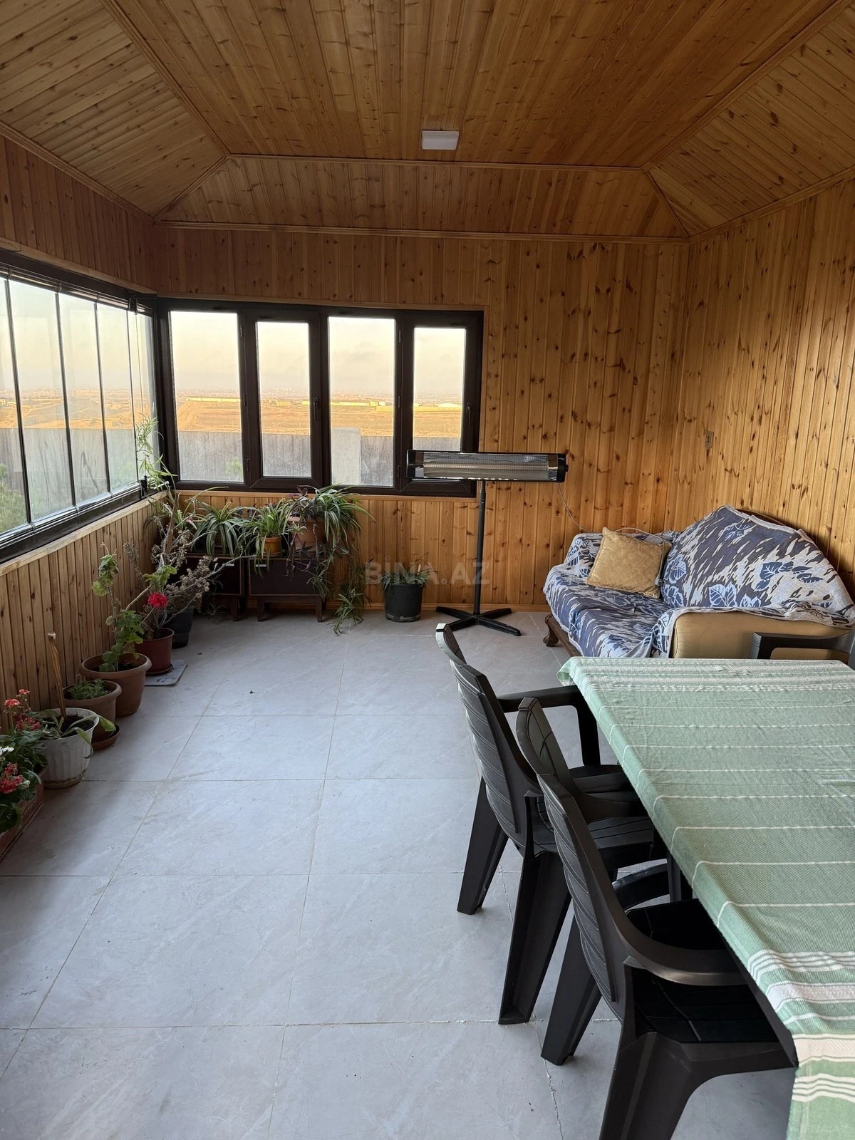 Satılır 5 otaqlı həyət evi 234 m²