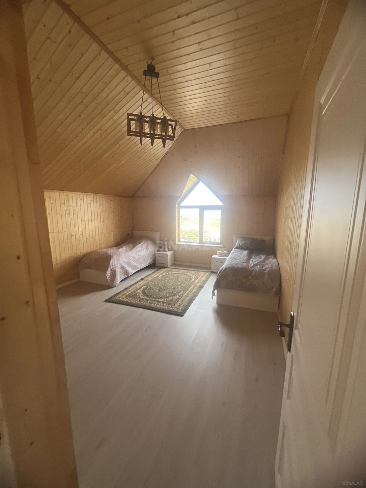 Satılır 5 otaqlı həyət evi 234 m²