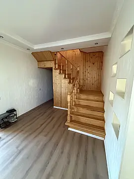 Satılır 5 otaqlı həyət evi 234 m²