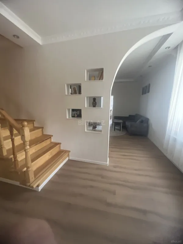 Satılır 5 otaqlı həyət evi 234 m²