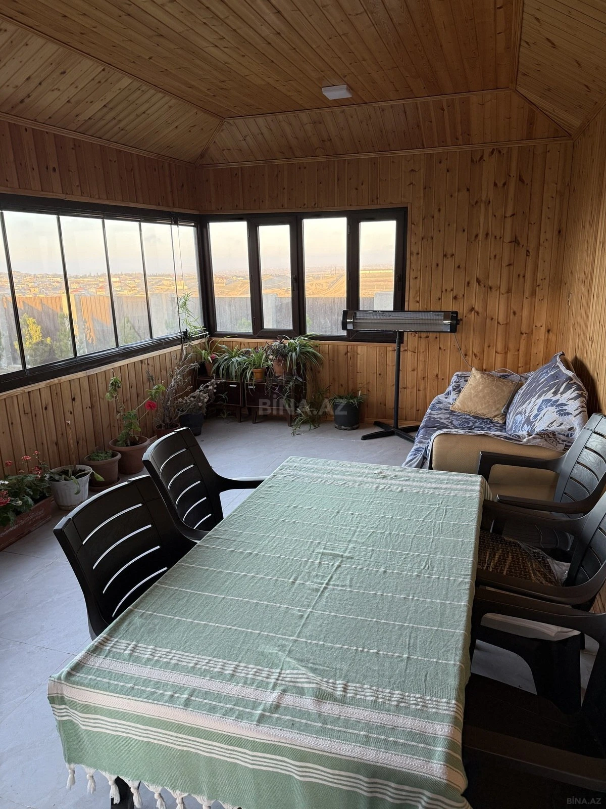 Satılır 5 otaqlı həyət evi 234 m²