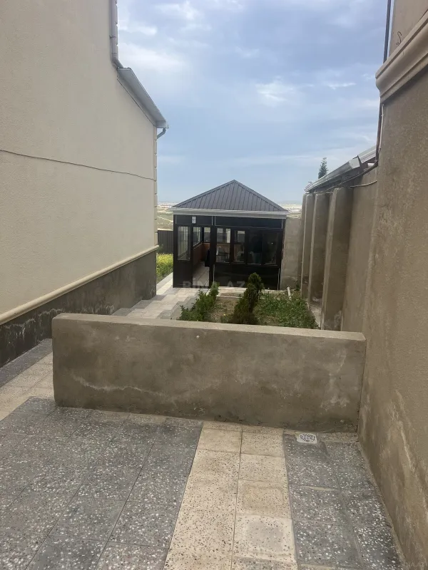 Satılır 5 otaqlı həyət evi 234 m²