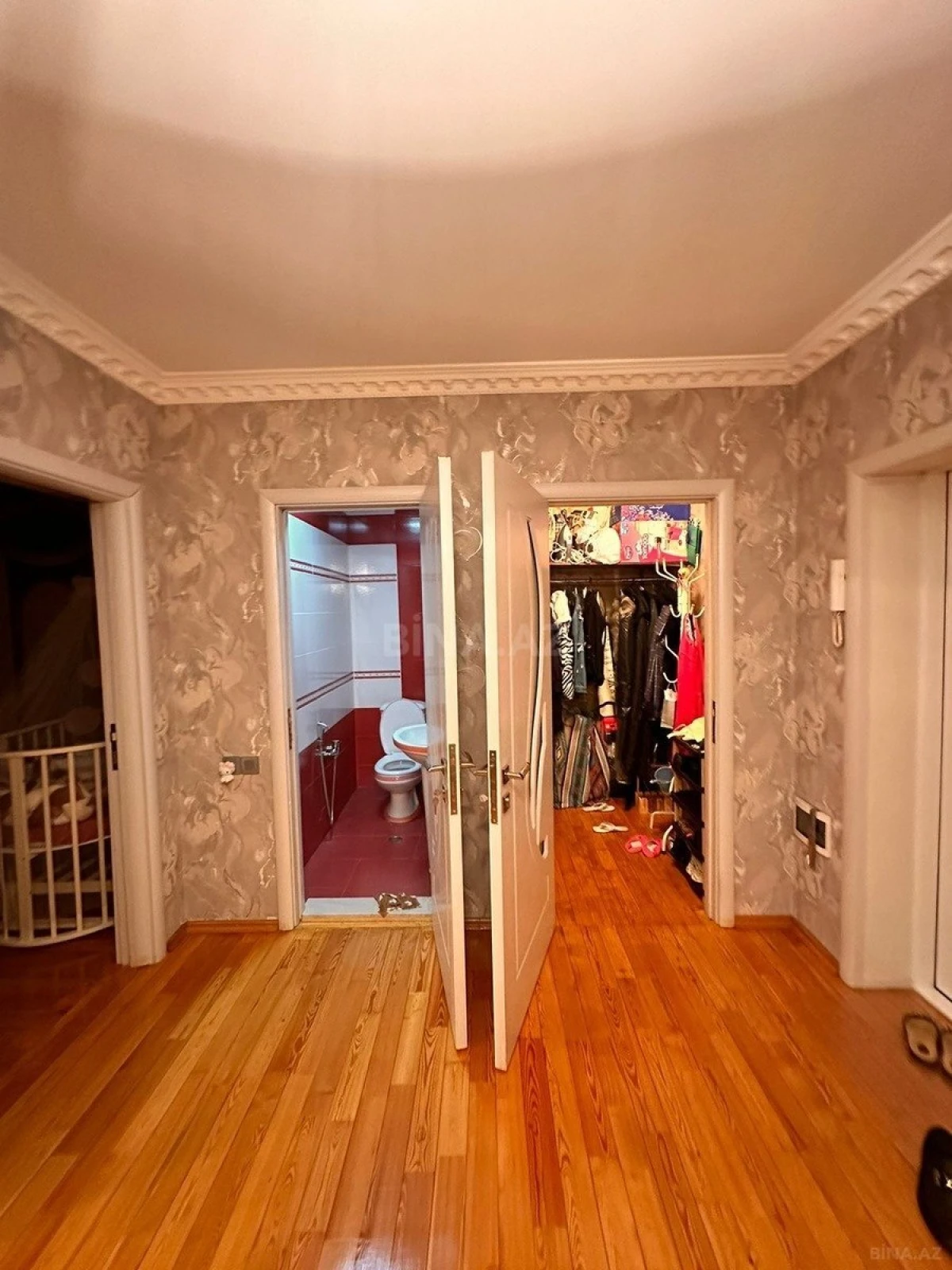 Satılır 3 otaqlı mənzil 136 m²