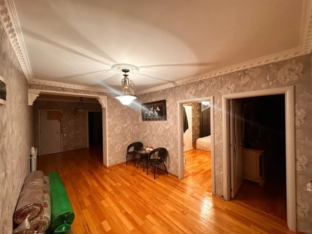 Satılır 3 otaqlı mənzil 136 m²