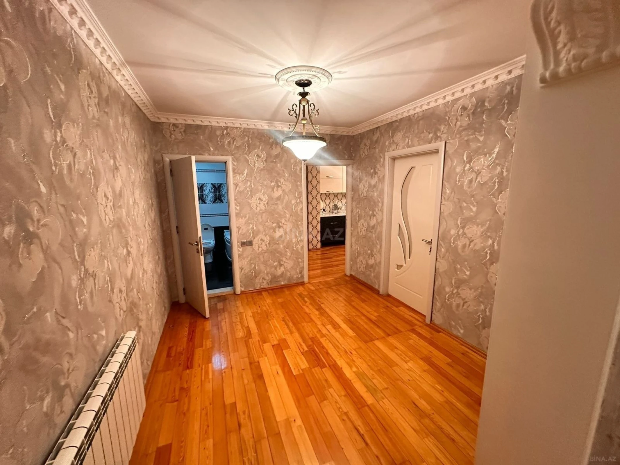 Satılır 3 otaqlı mənzil 136 m²