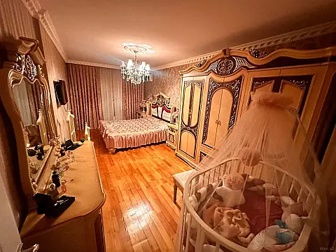 Satılır 3 otaqlı mənzil 136 m²