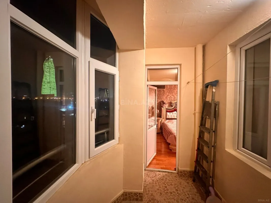 Satılır 3 otaqlı mənzil 136 m²