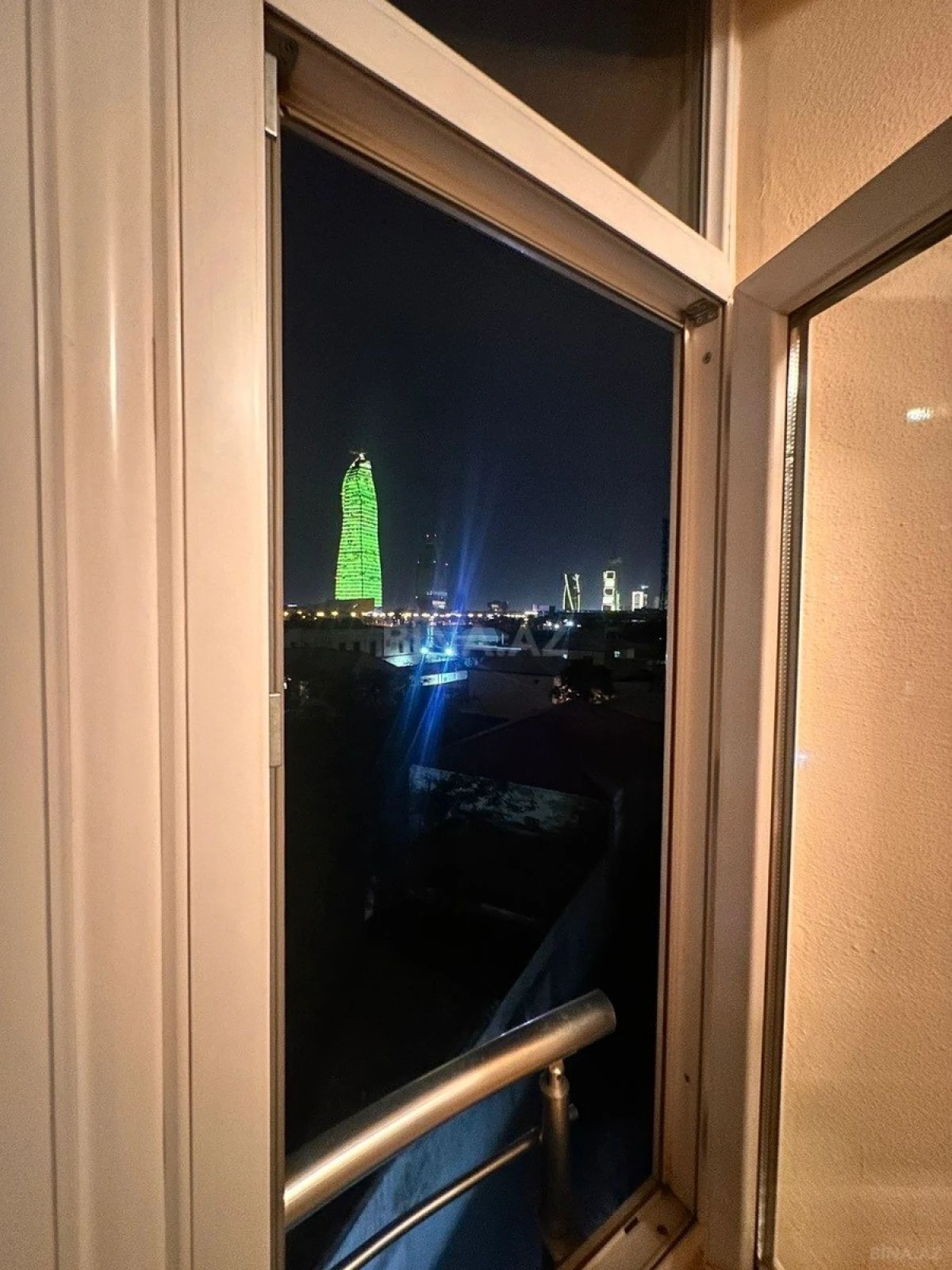 Satılır 3 otaqlı mənzil 136 m²