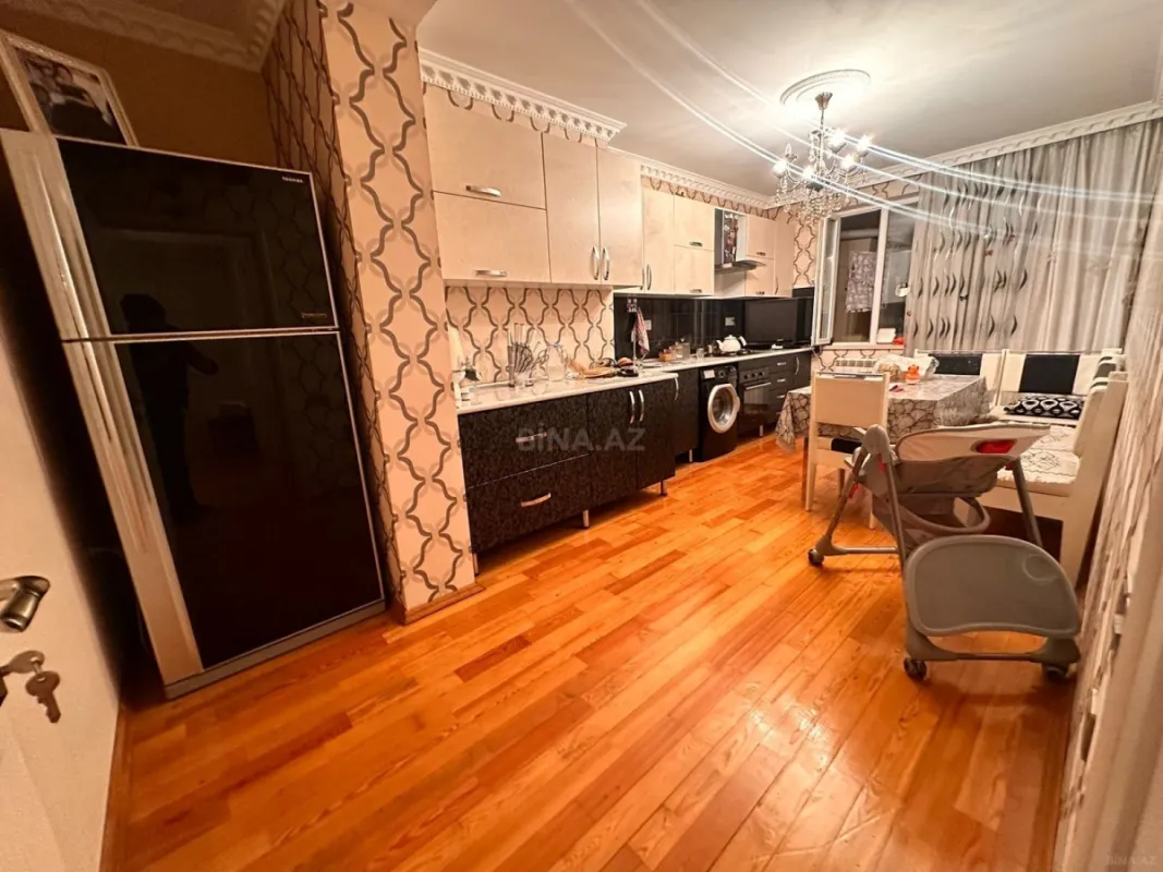 Satılır 3 otaqlı mənzil 136 m²