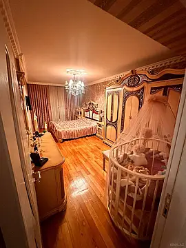 Satılır 3 otaqlı mənzil 136 m²