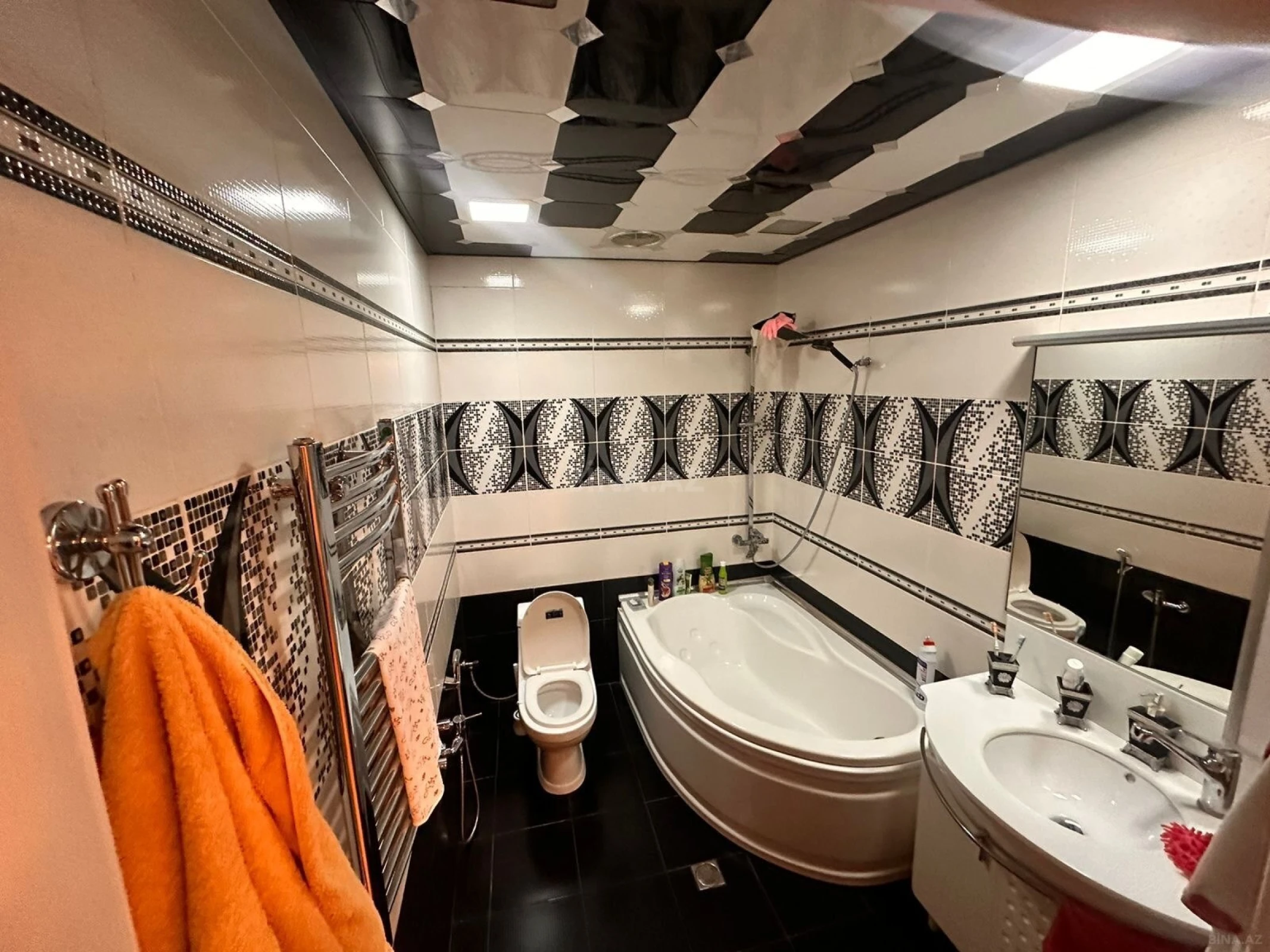 Satılır 3 otaqlı mənzil 136 m²