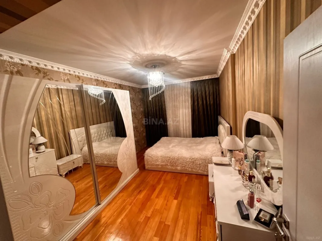 Satılır 3 otaqlı mənzil 136 m²