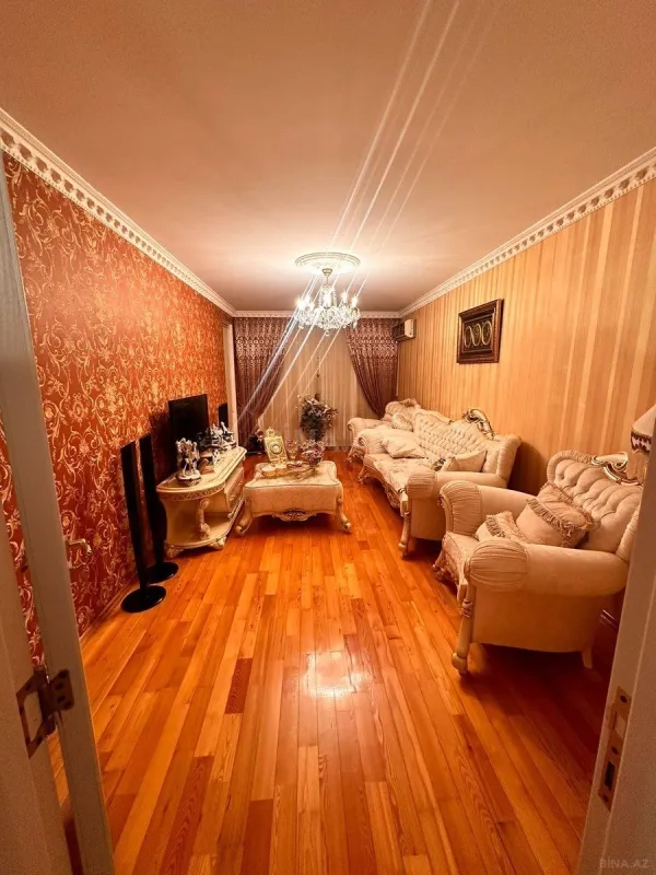 Satılır 3 otaqlı mənzil 136 m²