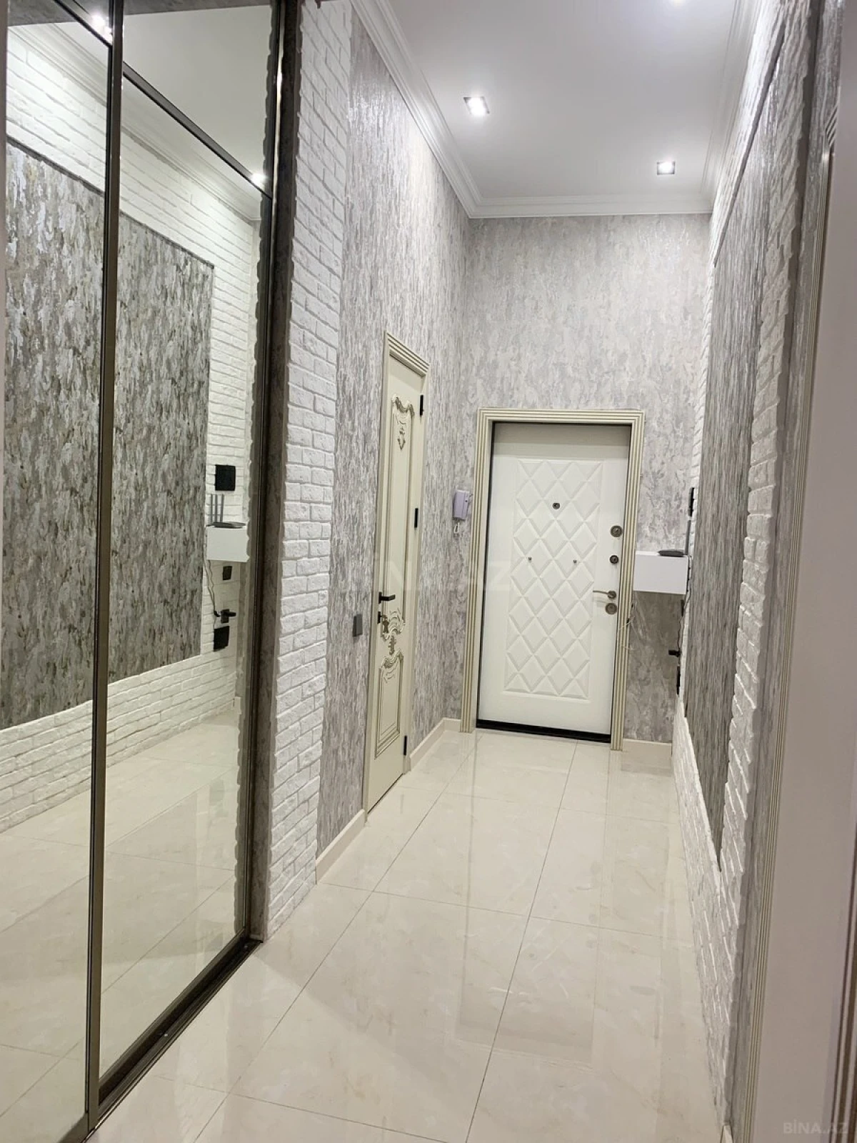 Satılır 2 otaqlı mənzil 66 m²