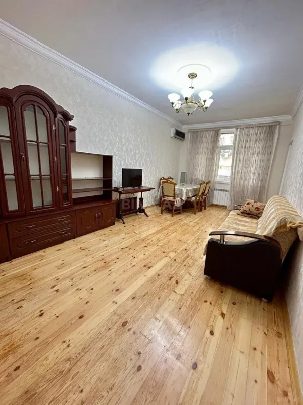 Kirayə verilir 2 otaqlı mənzil 65 m²