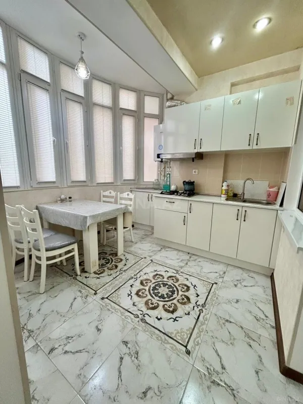 Kirayə verilir 2 otaqlı mənzil 65 m²