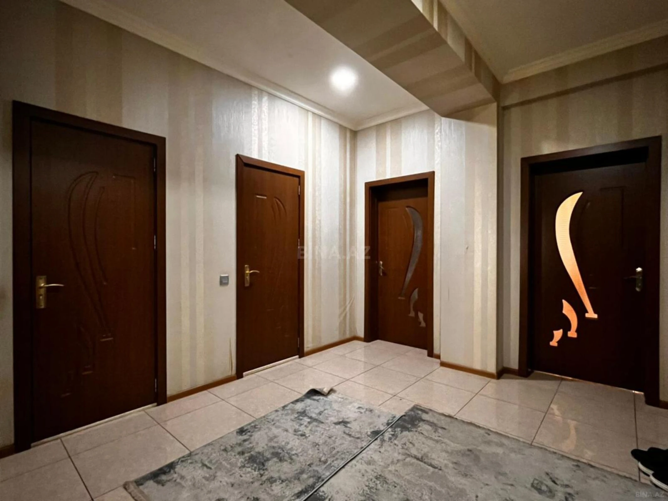 Kirayə verilir 2 otaqlı mənzil 106 m²