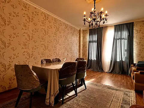 Kirayə verilir 2 otaqlı mənzil 106 m²