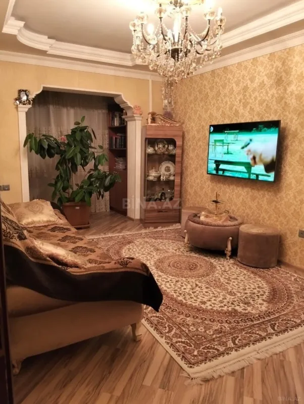 Satılır 5 otaqlı mənzil 130 m²