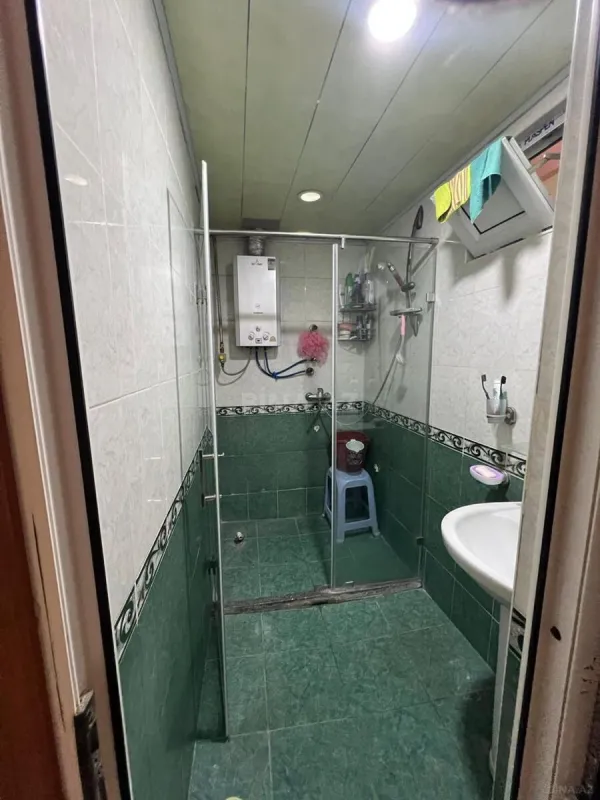 Satılır 5 otaqlı mənzil 130 m²