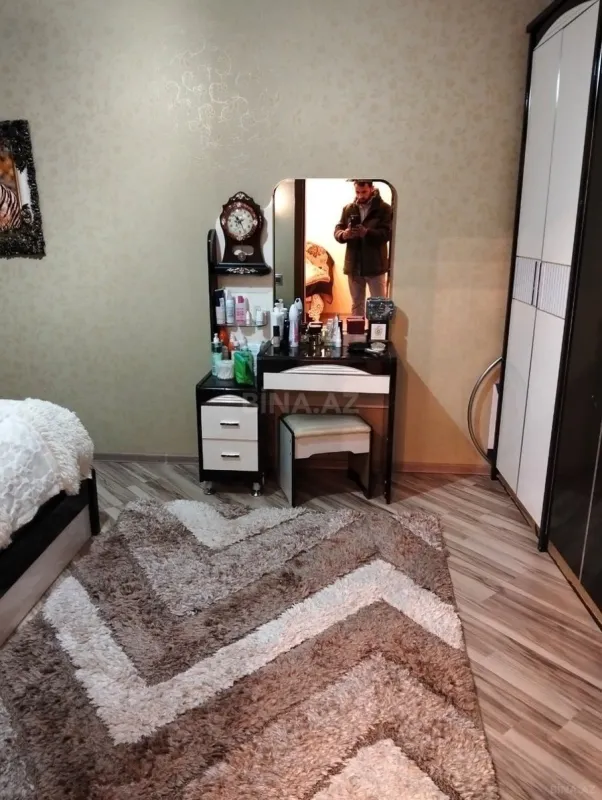 Satılır 5 otaqlı mənzil 130 m²