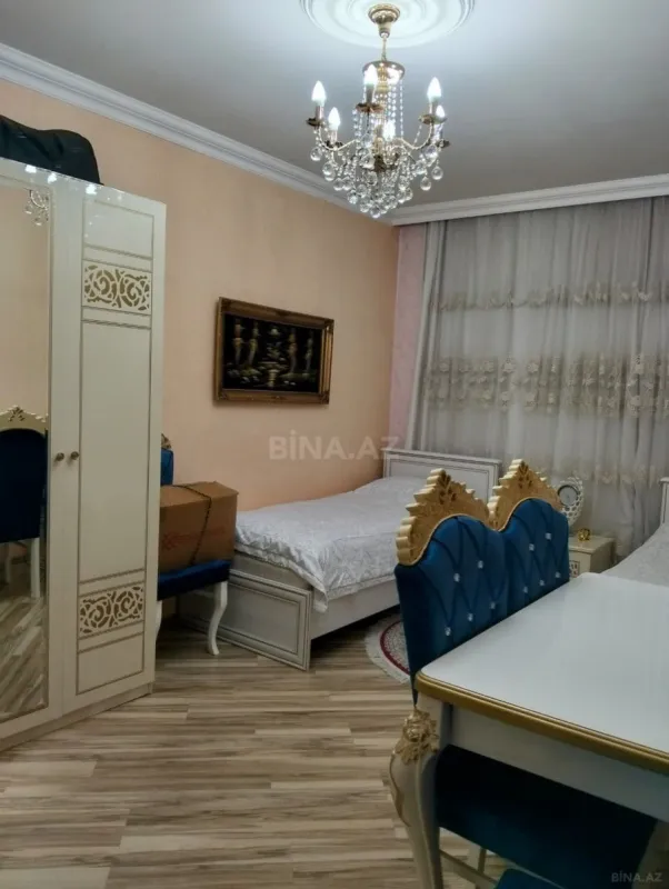 Satılır 5 otaqlı mənzil 130 m²