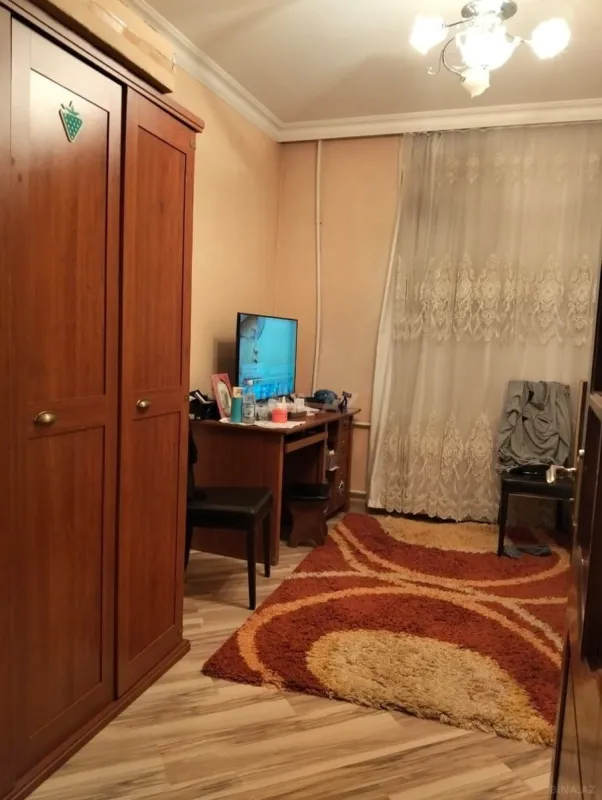 Satılır 5 otaqlı mənzil 130 m²