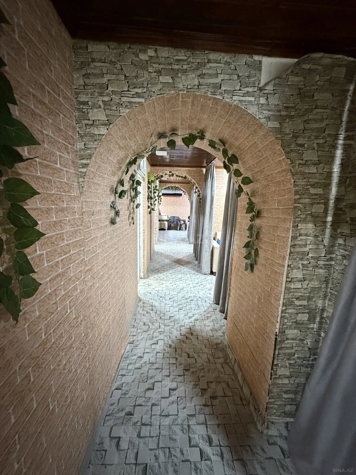 Satılır obyekt 140 m²