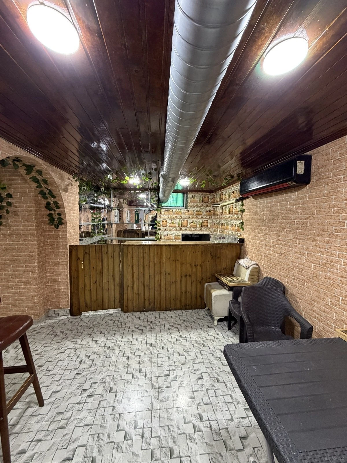 Satılır obyekt 140 m²