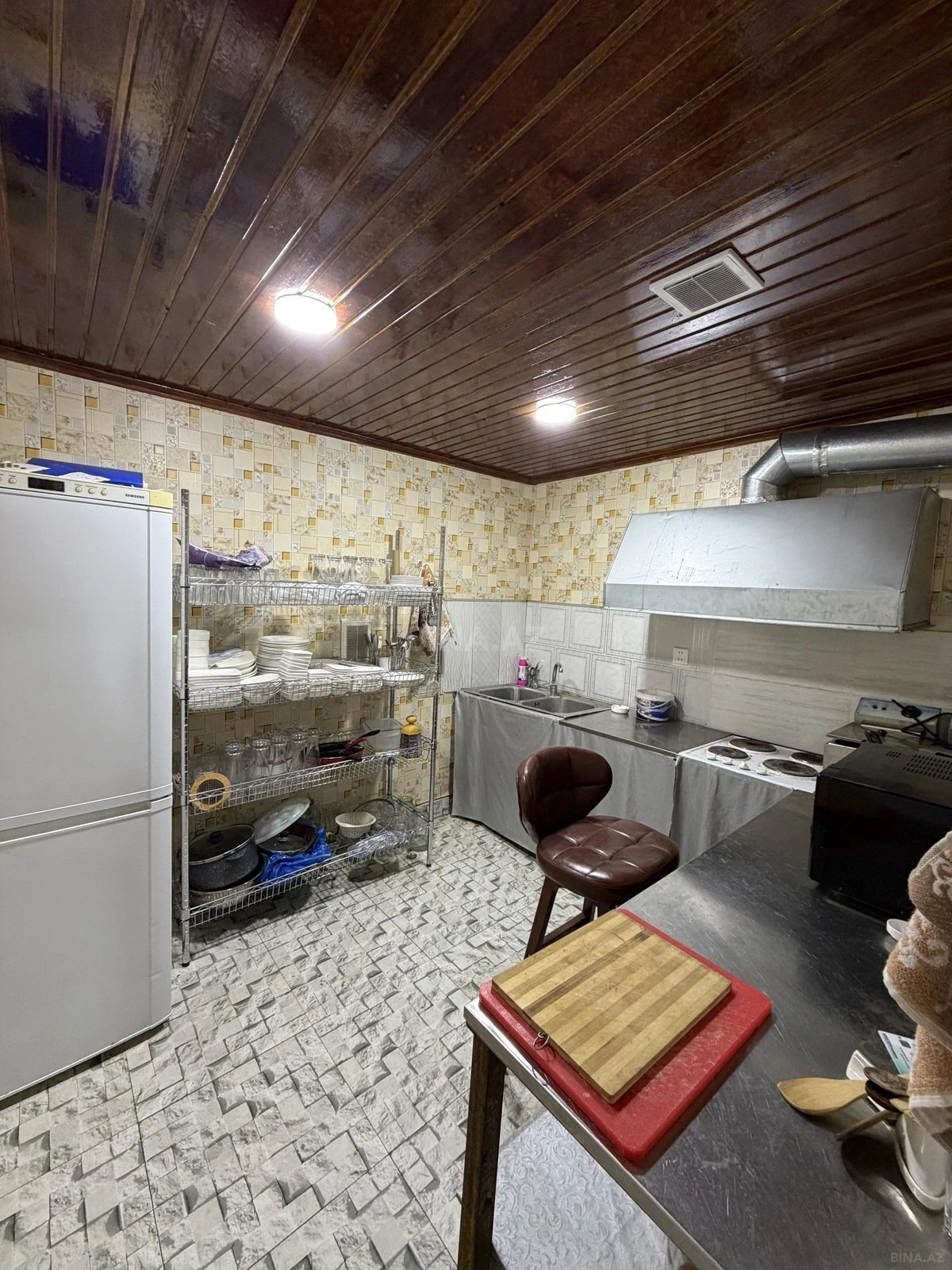 Satılır obyekt 140 m²