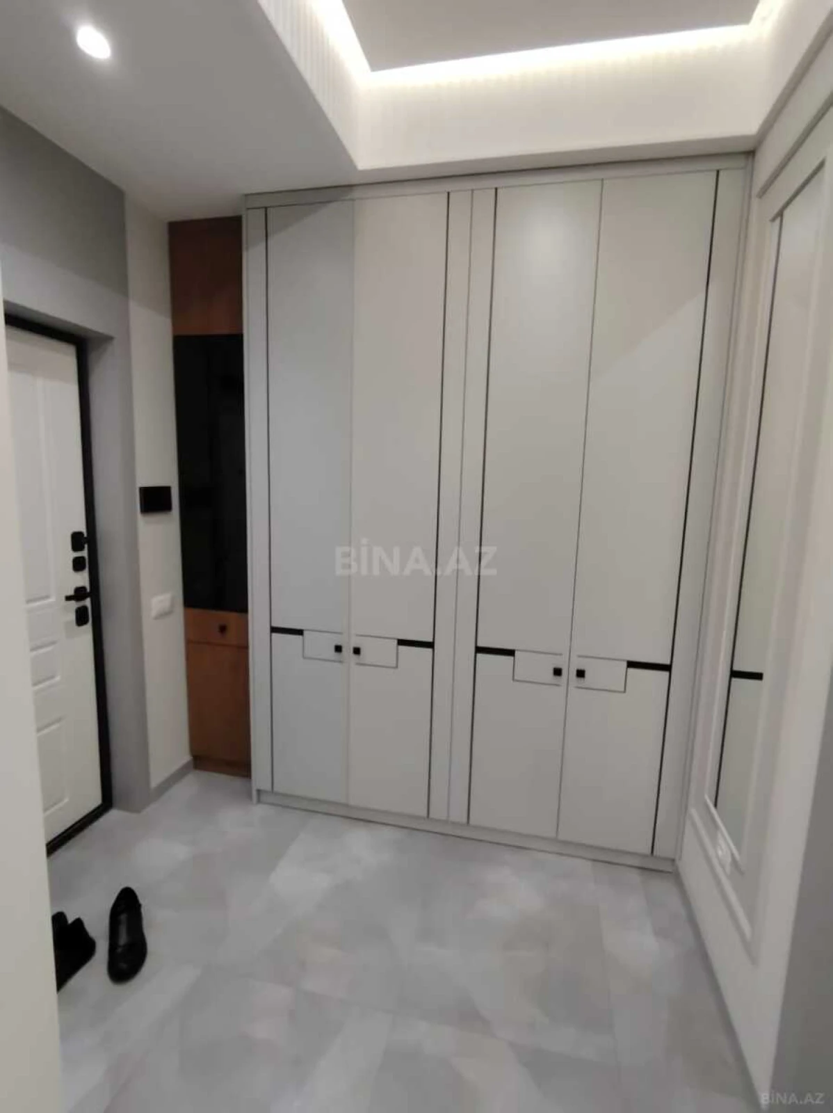 Satılır 3 otaqlı mənzil 98 m²