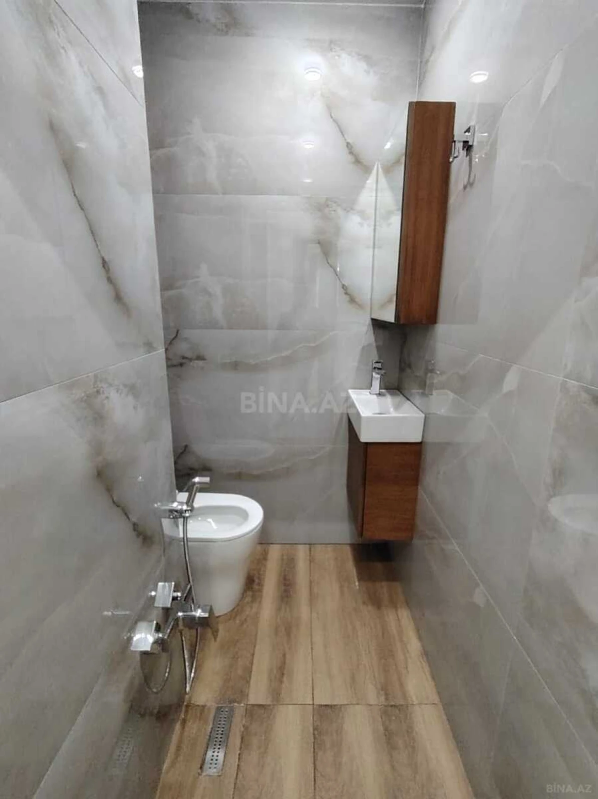 Satılır 3 otaqlı mənzil 98 m²