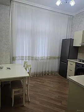 Kirayə verilir 2 otaqlı mənzil 85 m²