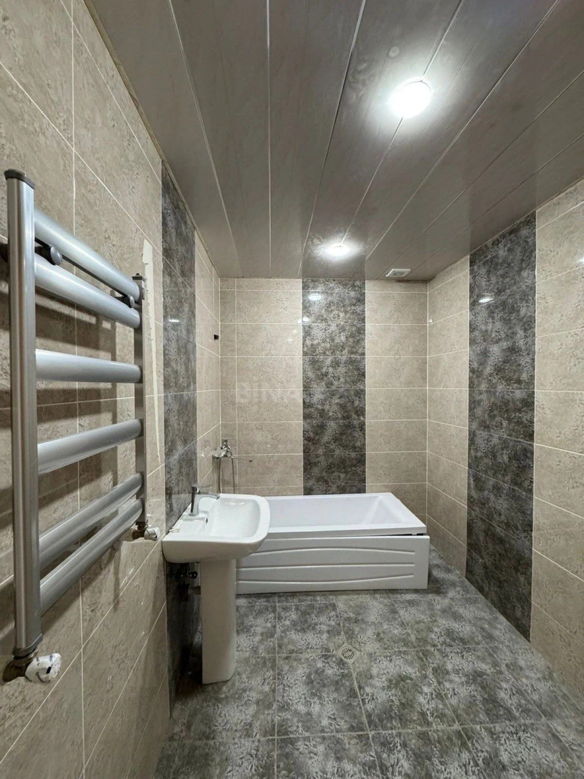 Kirayə verilir 2 otaqlı mənzil 85 m²