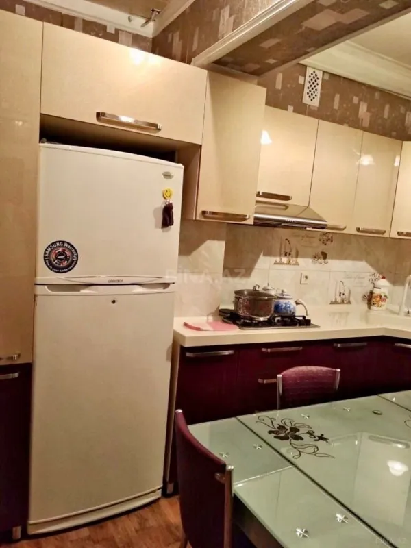 Kirayə verilir 2 otaqlı mənzil 95 m²